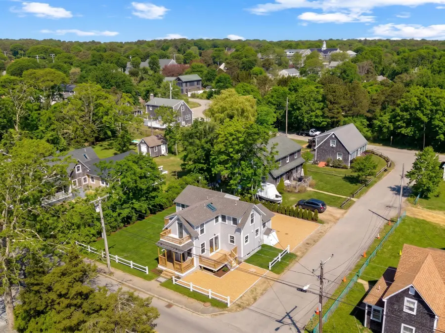33 Vineyard Avenue, Oak Bluffs, MA 02557 - #3