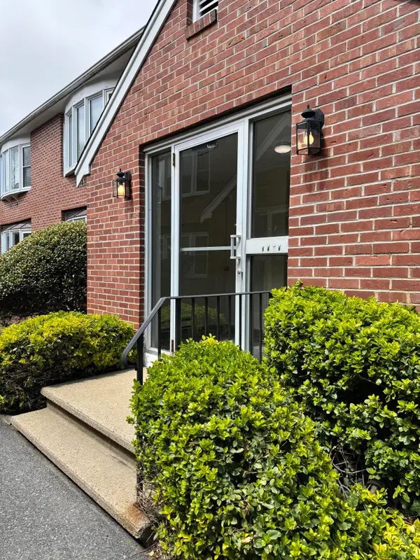 775 W Main Street #APT 5, Hyannis, MA 02601