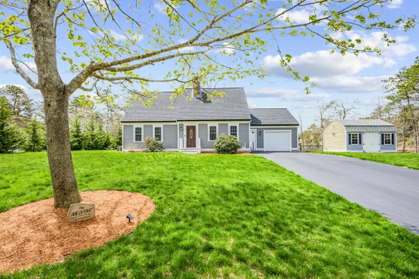2 W Crossfield Road, Forestdale, MA 02644