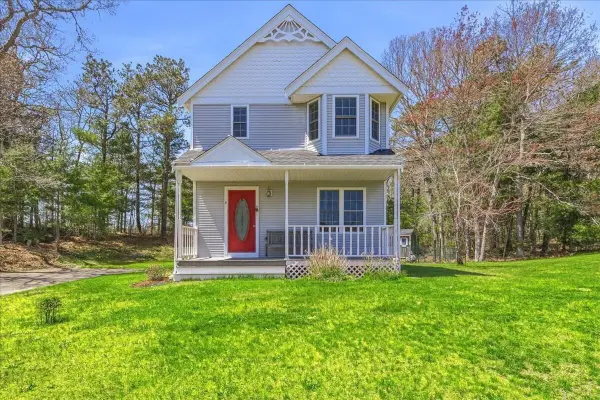 18 White Violet Lane, Plymouth, MA 02360