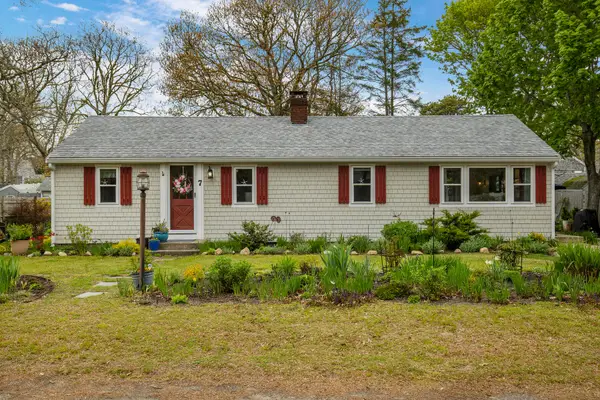 7 Oak Leaf Lane, West Dennis, MA 02670
