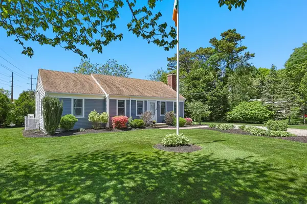11 Mary David Road, Yarmouth Port, MA 02675