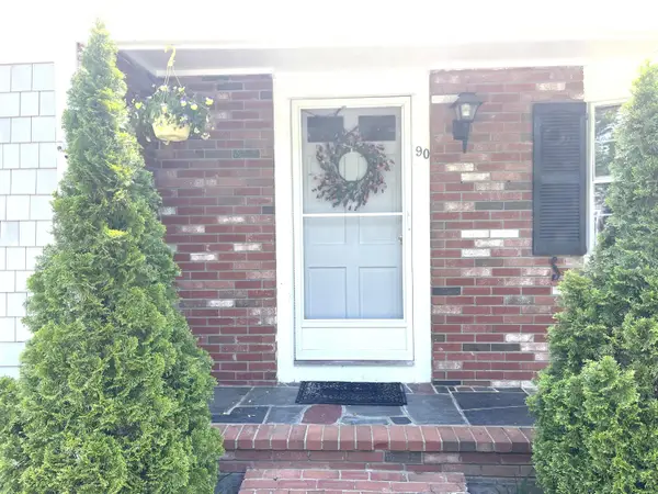 90 Castlewood Circle, Hyannis, MA 02601