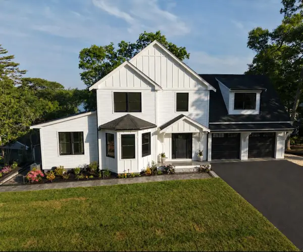 73 Lake Shore Drive, Teaticket, MA 02536