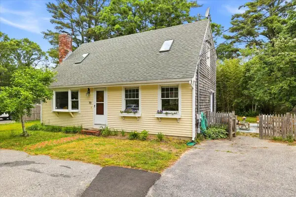 70 Quinaquisset Avenue, Mashpee, MA 02649