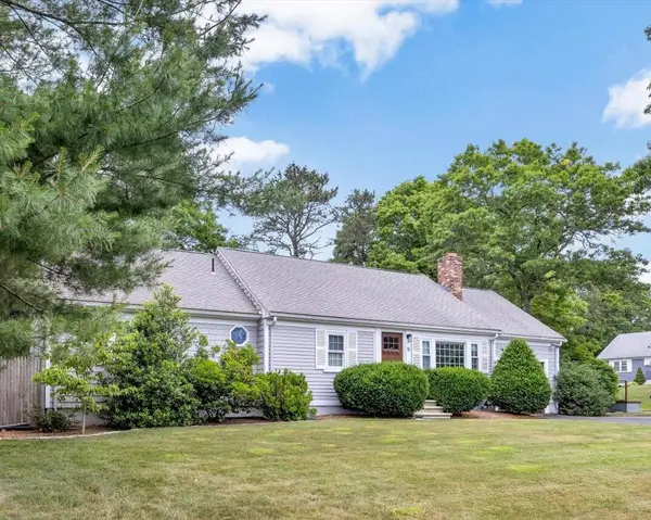 16 Pine View Drive, Cotuit, MA 02635