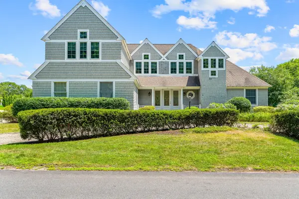 14 Glenneagle Drive, Mashpee, MA 02649