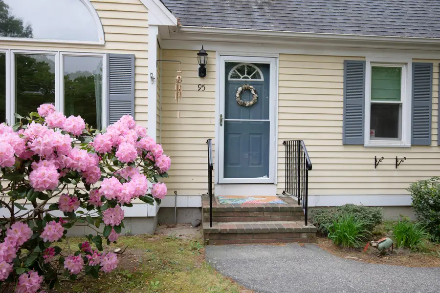 95 Rockville Avenue, Hatchville, MA 02536 - #2
