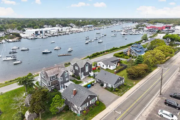 424 Grand Avenue, Falmouth, MA 02540