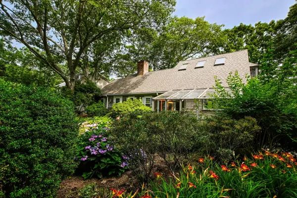72 Loop Road, Falmouth, MA 02540