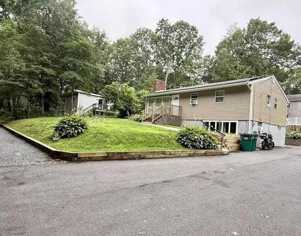 37 Huckleberry Lane, Marstons Mills, MA 02648