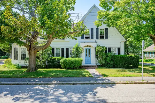 37 School Street, Hyannis, MA 02601