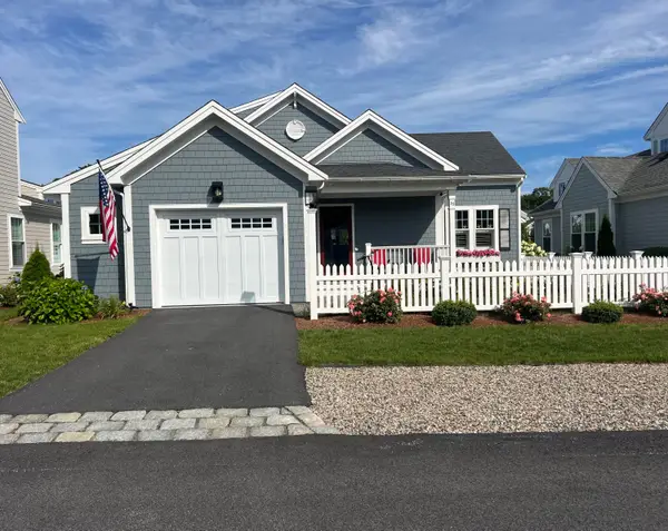 33 Cobblestone Circle, Mashpee, MA 02649