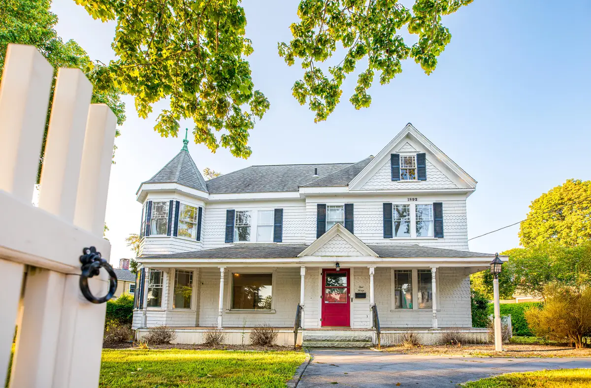 1 Main Street, Falmouth, MA 02540 - #1