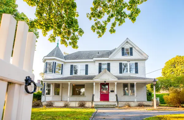 1 Main Street, Falmouth, MA 02540
