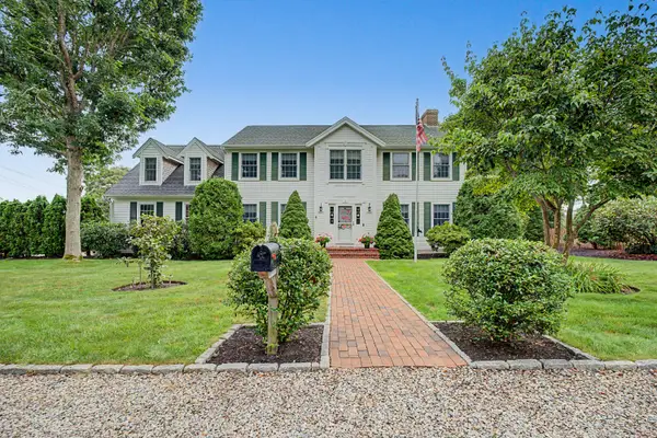 12 Gordon Lane, Yarmouth Port, MA 02675