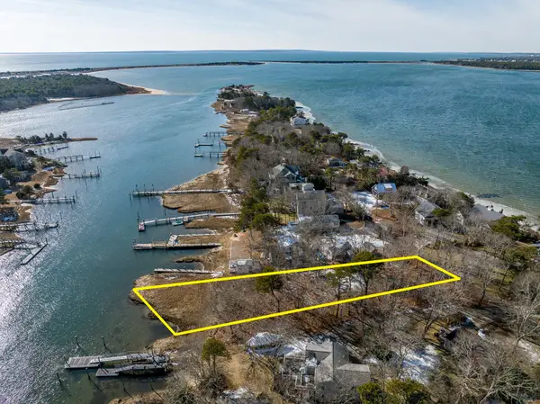 24 Seconsett Point Road, Mashpee, MA 02649