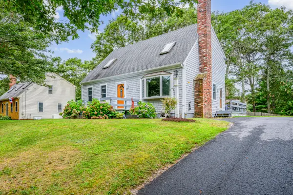 25 Cove Road, Forestdale, MA 02644