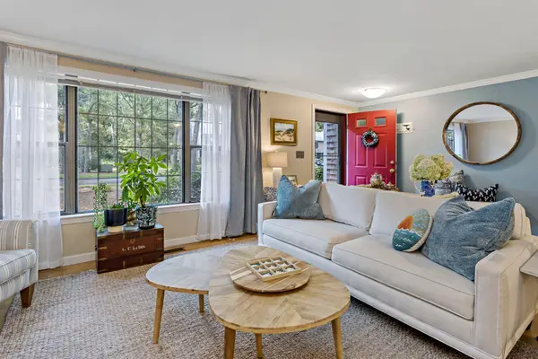 195 Falmouth Road #APT 3F, Mashpee, MA 02649