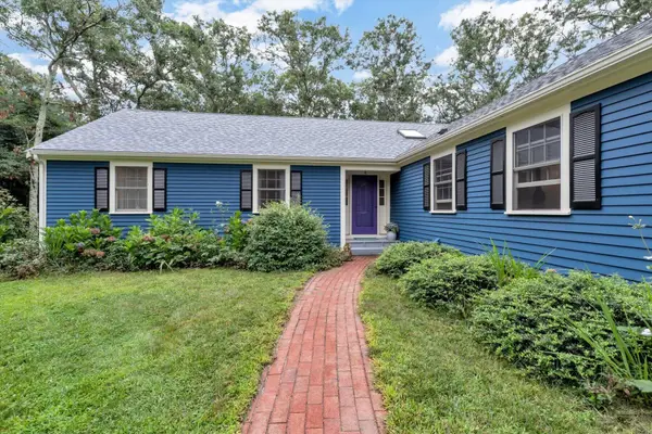 8 Golf Links Circle, Sandwich, MA 02563