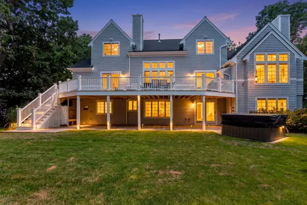 28 Longshank Circle, East Falmouth, MA 02536