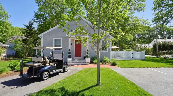 16 Second Avenue #4, Osterville, MA 02655
