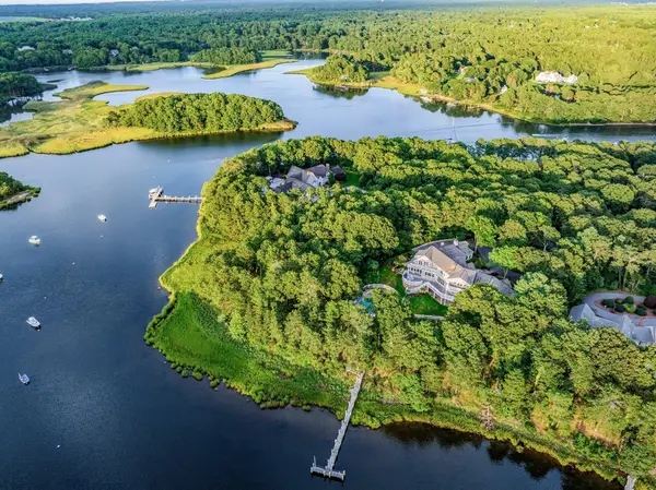 16 Cove Point Lane, Marstons Mills, MA 02648