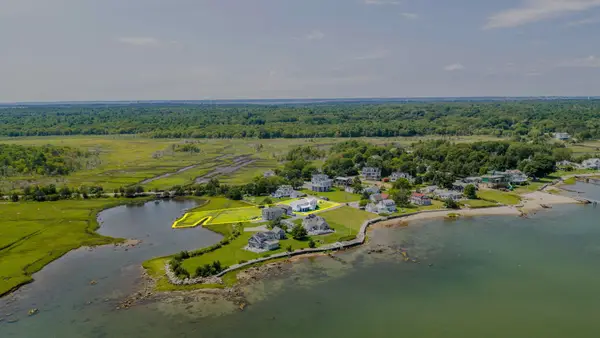 16 Shoreview Avenue, Mattapoisett, MA 02739