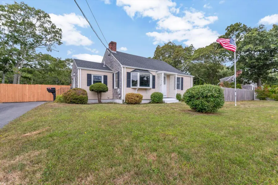 7 Queens Bay Lane, Buzzards Bay, MA 02532 - #2