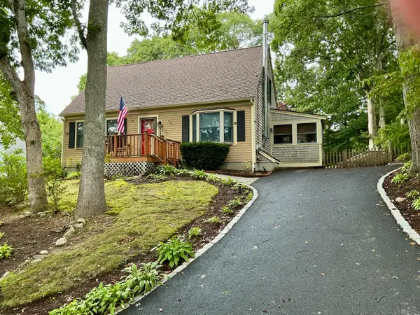 17 Mohawk Road, Mashpee, MA 02649