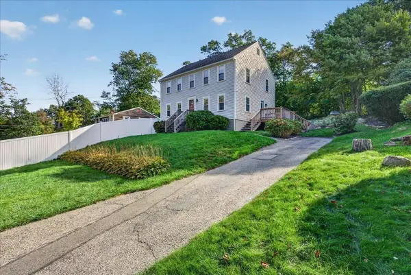 33 White Horse Road, Plymouth, MA 02360