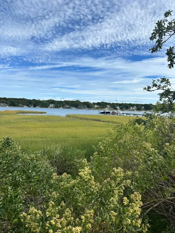 262 Monomoscoy Road, Mashpee, MA 02649
