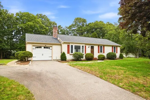 21 Oxford Road, East Sandwich, MA 02537