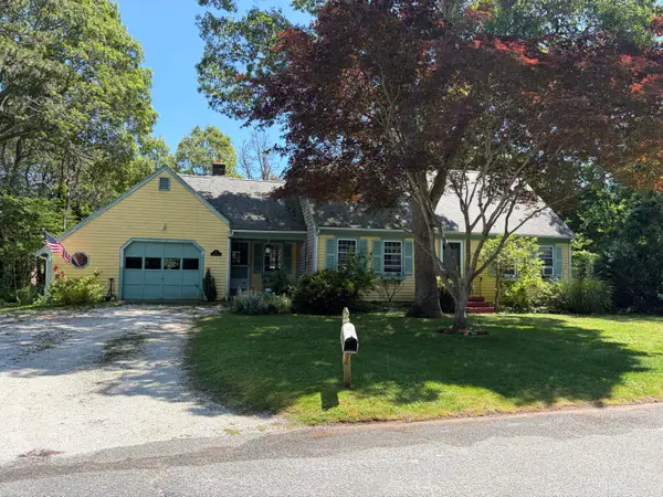 40 Vandermint Lane, Hyannis, MA 02601