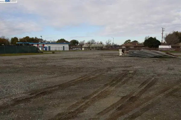 100 El Dolardo, PITTSBURG, CA 94565