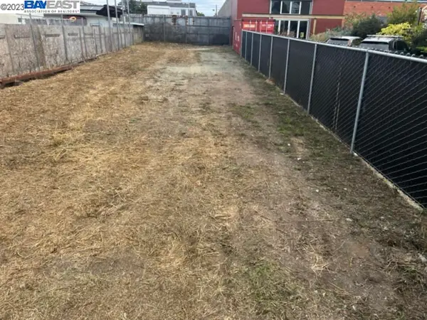 Magnolia St, OAKLAND, CA 94608