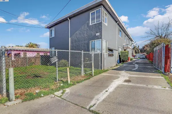 7448 Lockwood St, OAKLAND, CA 94621