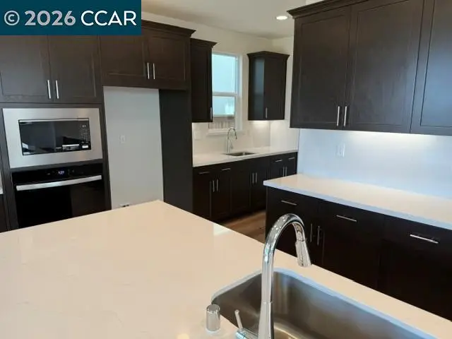 3660 Darnoch Ave., Lathrop, CA 95330 - #2