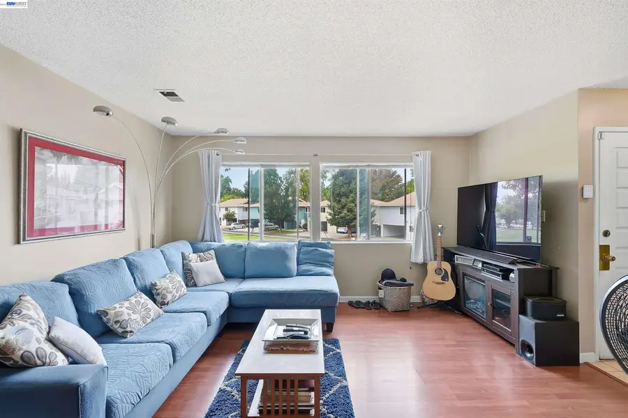 1494 Del Rio Cir  #D, Concord, CA 94518 - #3