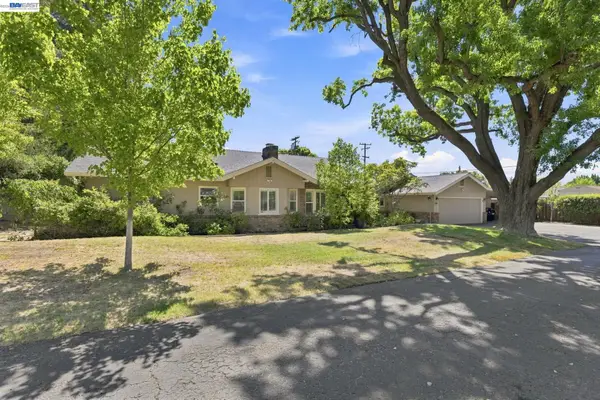 200 Greenwich Ln, MODESTO, CA 95350