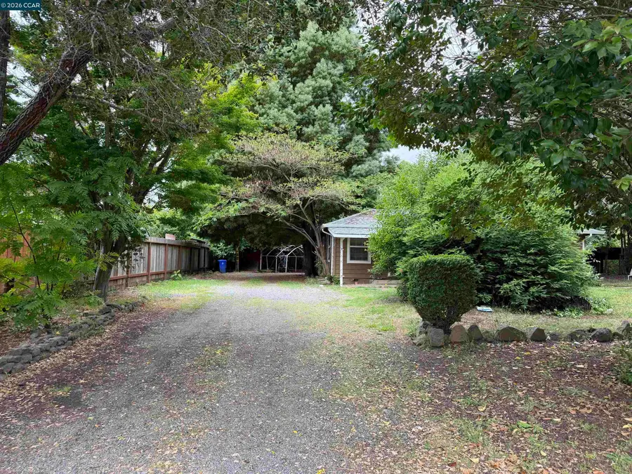 1038 Johnston St, Napa, CA 94558 - #2