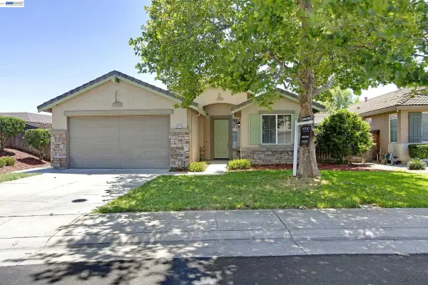 8415 Merry Hill Way, ELK GROVE, CA 95624