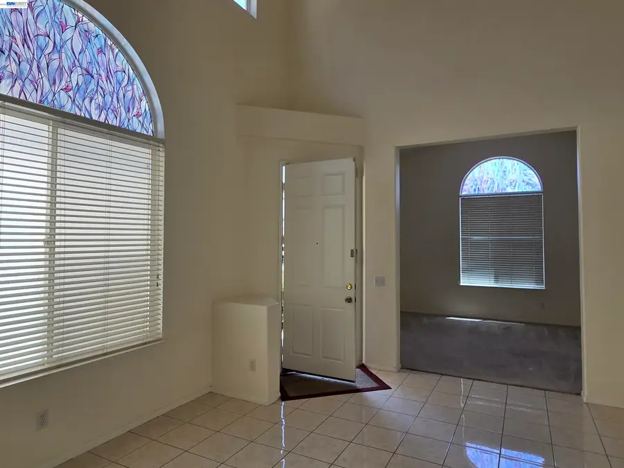 132 Citrine Ct, Gardena, CA 90248 - #3