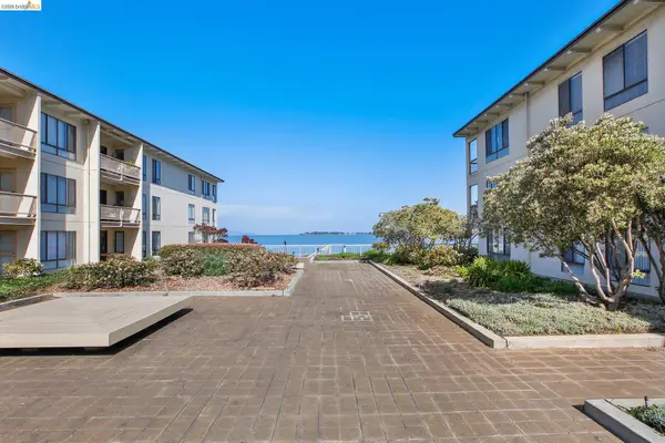 9 Commodore Dr  #A207, EMERYVILLE, CA 94608