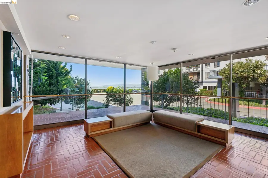 9 Commodore Dr  #A207, Emeryville, CA 94608 - #2