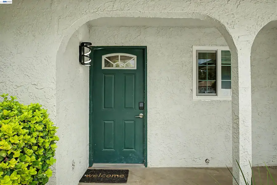 204 Clemmensen Ave, Madera, CA 93637 - #2