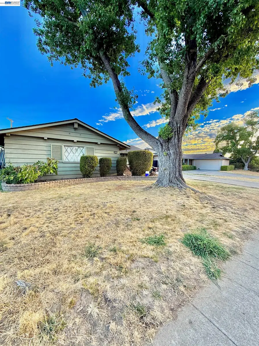 5814 Hemlock St, Sacramento, CA 95841 - #2