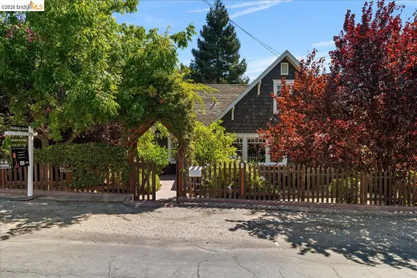 1202 Plaza Dr., MARTINEZ, CA 94553