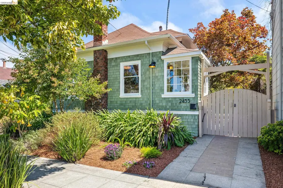 2435 Valley Street, Berkeley, CA 94702 - #2