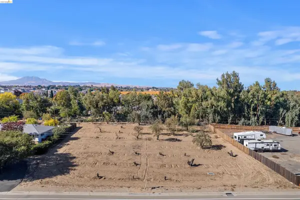 3901-B Rose, OAKLEY, CA 94561